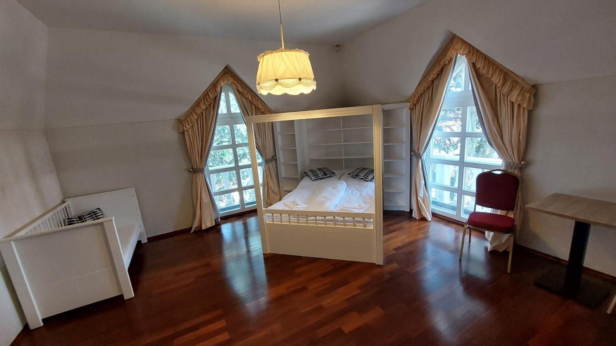Castle Garden *** Apartment Szombathely Bilik gambar